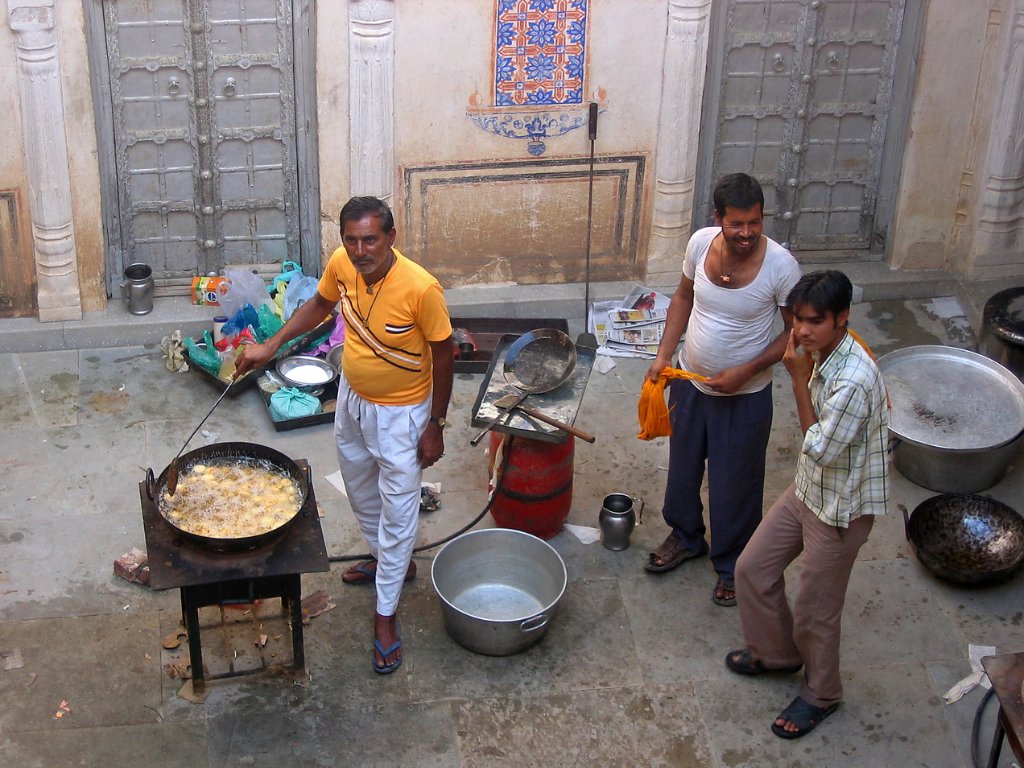 19-Cooking in a restored Haveli.jpg - Cooking in a restored Haveli